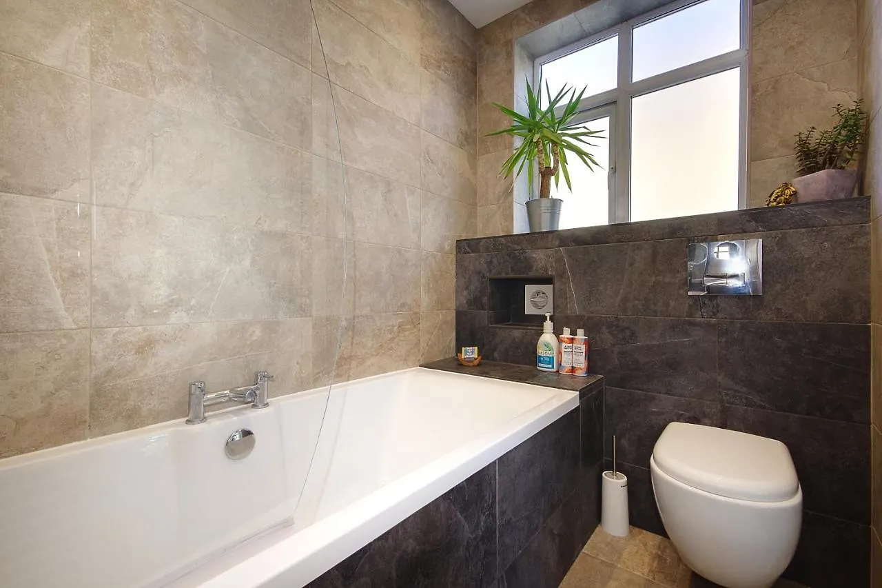 Large En-Suite By The Beach Bournemouth