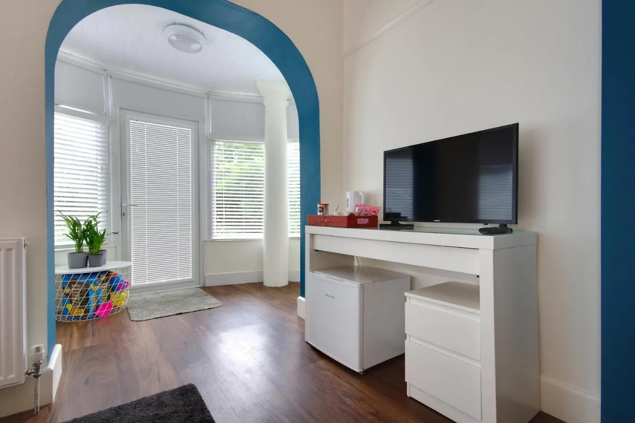 Large En-Suite By The Beach Bournemouth Homestay