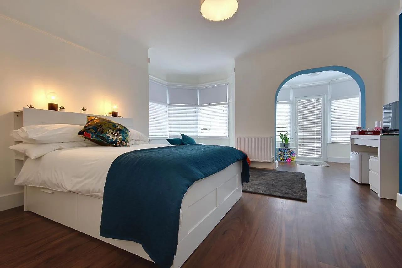 Large En-Suite By The Beach Bournemouth Homestay