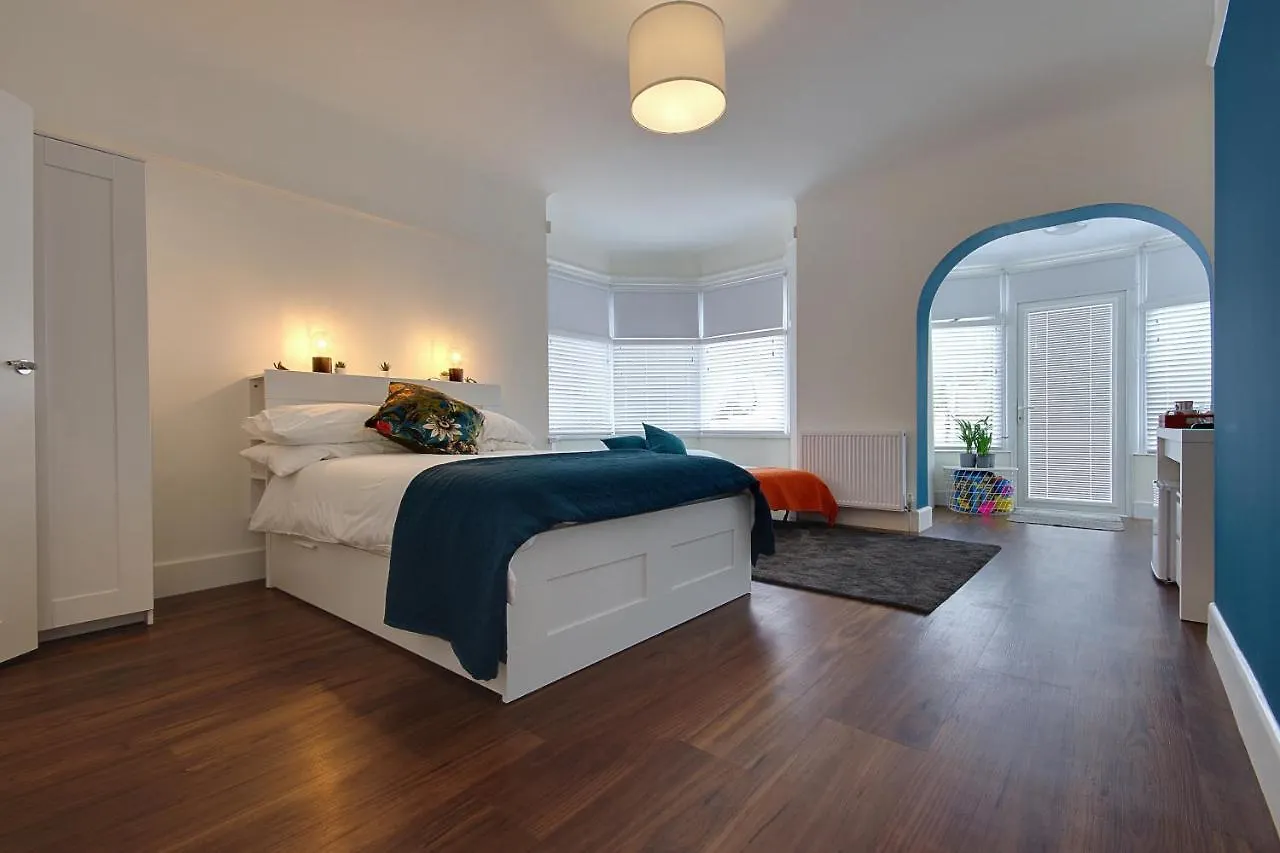 Large En-Suite By The Beach Bournemouth