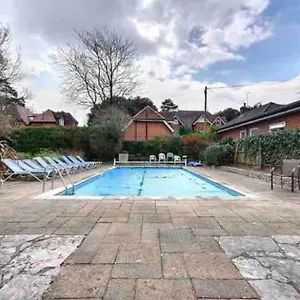  Apartment Arncott - Large Studio Flat With Outdoor Pool