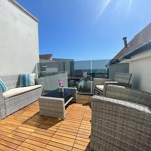  Apartment Coastline Retreats: Themed Seaside With Luxury Bath
